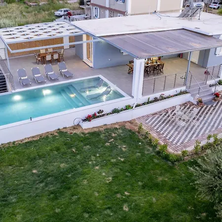 Amantia Villa *